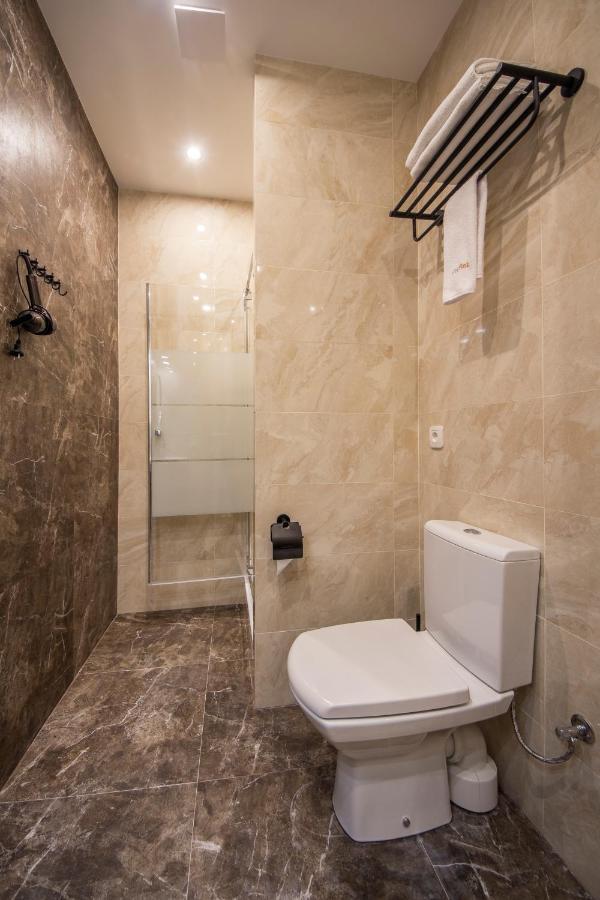 Apartments On Antonovycha เคียฟ ภายนอก รูปภาพ